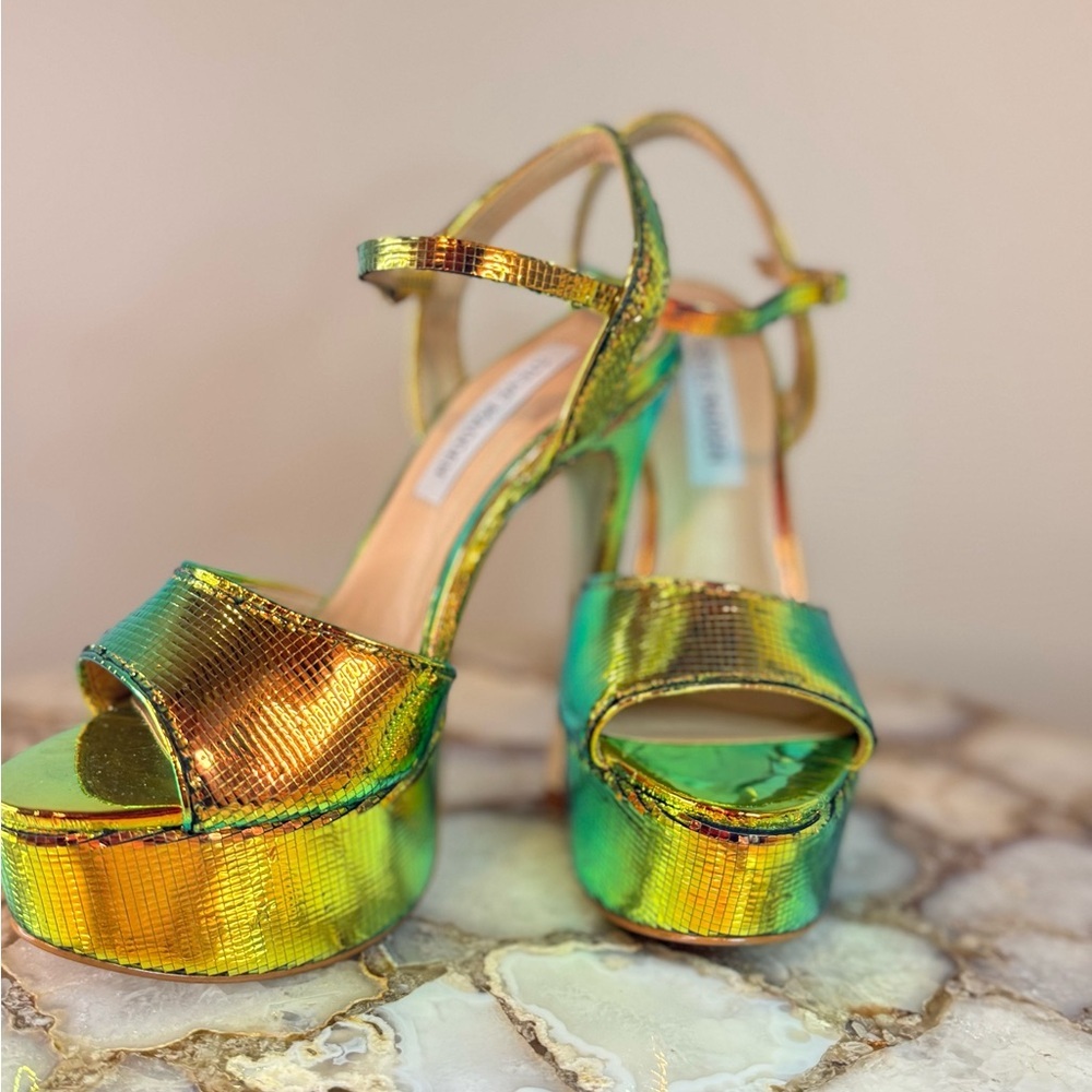 NEW Steve Madden Iridescent Green-Gold Metallic Platform Heels SIZE 5